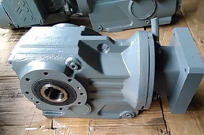 250W伺服電機(jī)減速機(jī)，帶動(dòng)2.5T噸伺服電機(jī)減速機(jī)